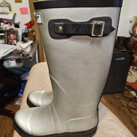 Forever Young Women Rubber Rain Boots with Cotton Lining, Gunmetal Silver - Picture 3 of 7